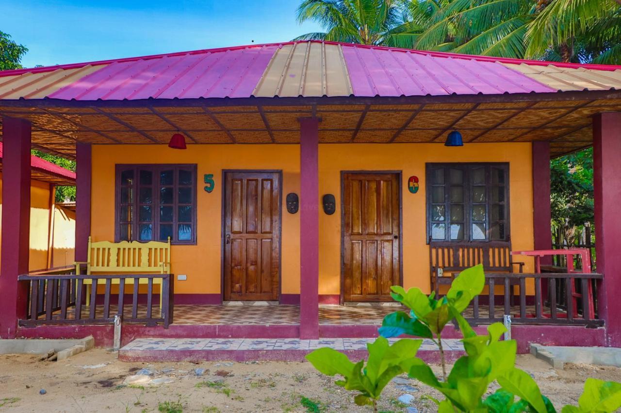 Mecaja Beach House Roxas  Buitenkant foto
